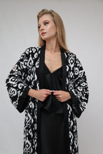 Load image into Gallery viewer, 100% Cotton Printed Ikat Lightweight Kimono "Eclipse Noir"