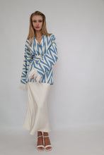 Load image into Gallery viewer, 100% Cotton Blue Mini Zig Zag Kimono With Feathers