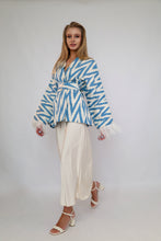 Load image into Gallery viewer, 100% Cotton Blue Mini Zig Zag Kimono With Feathers