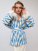 Load image into Gallery viewer, 100% Cotton Blue Mini Zig Zag Kimono With Feathers