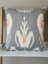 Load image into Gallery viewer, 100% Cotton Ikat pillow case "Harmoniser"