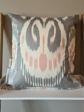Load image into Gallery viewer, 100% Cotton Ikat pillow case "Harmoniser"