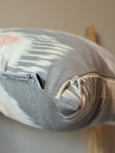 Load image into Gallery viewer, 100% Cotton Ikat pillow case "Harmoniser"