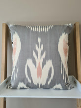 Load image into Gallery viewer, 100% Cotton Ikat pillow case "Harmoniser" - Silkandcotton.global