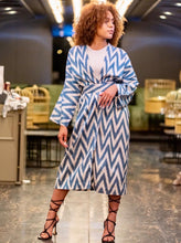 Load image into Gallery viewer, 85% Silk Handmade Kimono "Blue Waves"