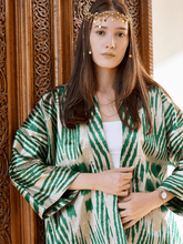 Load image into Gallery viewer, 100% Silk Vintage Kimono "Soothing serenity"