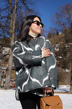 Load image into Gallery viewer, 85% Silk Quilted Jacket "Mystical Midnight"