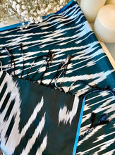 Load image into Gallery viewer, 100% Silk Ikat Scarf