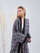 Load image into Gallery viewer, black silk ikat kimono
