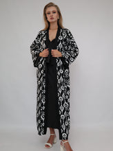 Load image into Gallery viewer, 100% Cotton Printed Ikat Lightweight Kimono &quot;Eclipse Noir&quot;
