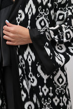 Load image into Gallery viewer, 100% Cotton Printed Ikat Lightweight Kimono &quot;Eclipse Noir&quot;
