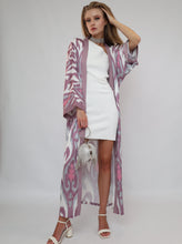 Load image into Gallery viewer, Pink Printed Ikat Lightweight Kimono &quot;Örchid&quot;
