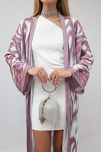 Load image into Gallery viewer, Pink Printed Ikat Lightweight Kimono &quot;Örchid&quot;
