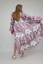 Load image into Gallery viewer, Pink Printed Ikat Lightweight Kimono &quot;Örchid&quot;
