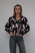 Load image into Gallery viewer, 100% Silk Vintage Long Sleeve Blouse Black
