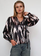 Load image into Gallery viewer, 100% Silk Vintage Long Sleeve Blouse Black
