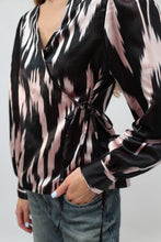 Load image into Gallery viewer, 100% Silk Vintage Long Sleeve Blouse Black
