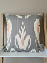 Load image into Gallery viewer, 100% Cotton Ikat pillow case &quot;Harmoniser&quot; - Silkandcotton.global
