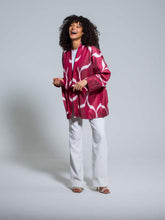 Load image into Gallery viewer, Belted 85 % Silk Short Jacket &quot;Pure Passion&quot;
