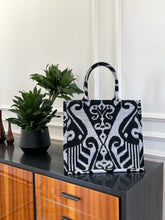 Load image into Gallery viewer, Velvet Ikat Bag &quot;Israel&quot;
